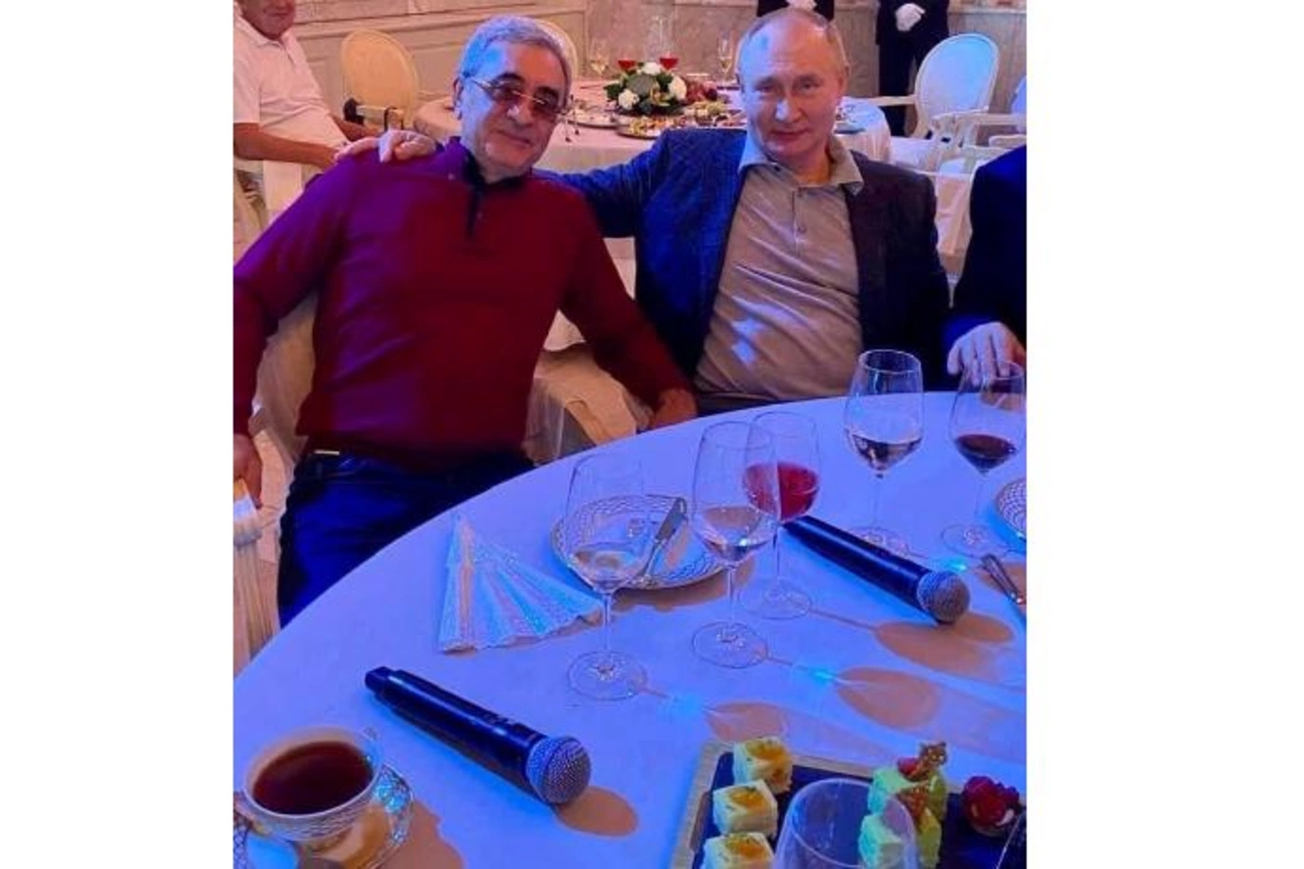 Putinin azərbaycanlı iş adamı ilə səmimi FOTOSU