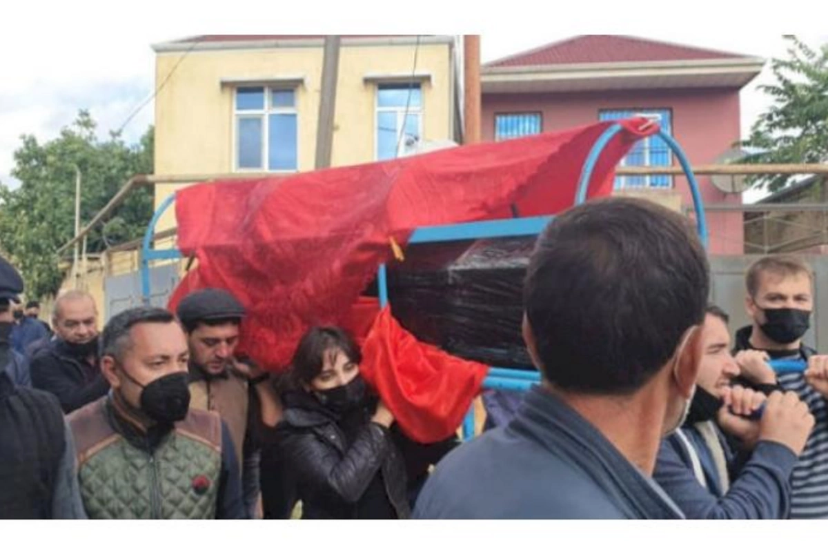 Koronavirusdan vəfat edən jurnalist dəfn olundu