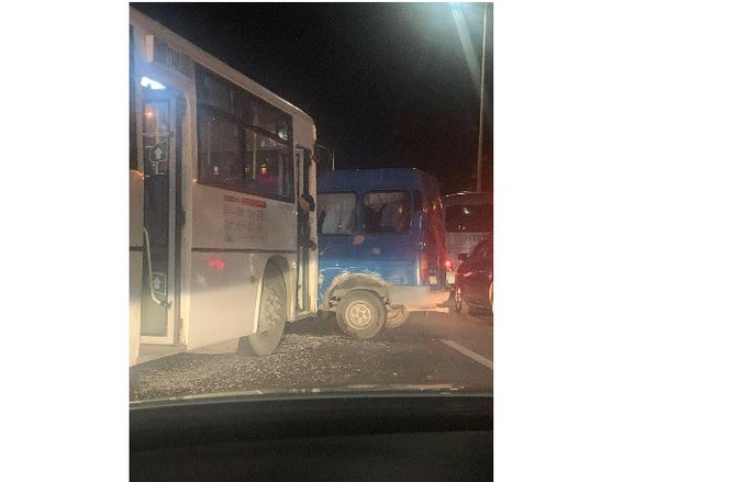 SON DƏQİQƏ! Bakıda daha bir ağır avtobus qəzası — FOTO