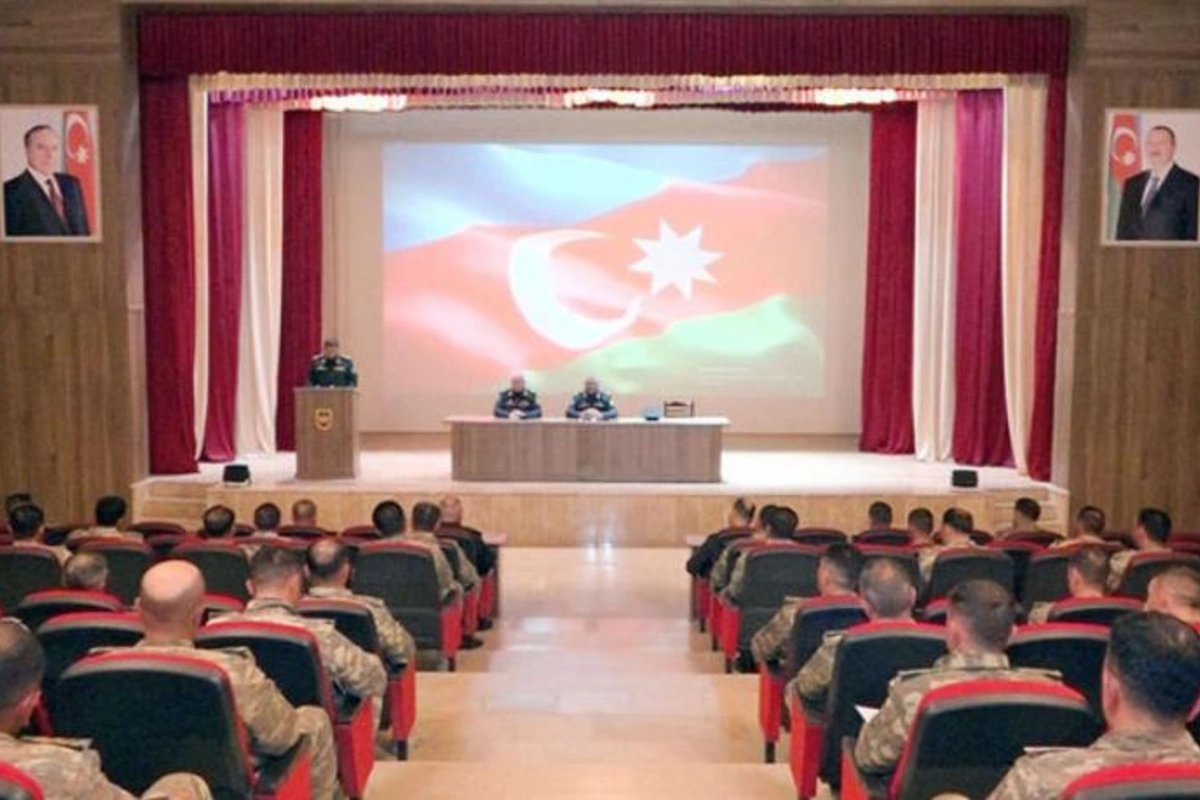 Naxçıvan Qarnizonu Qoşunlarında komandir hazırlığı məşğələləri keçirilib