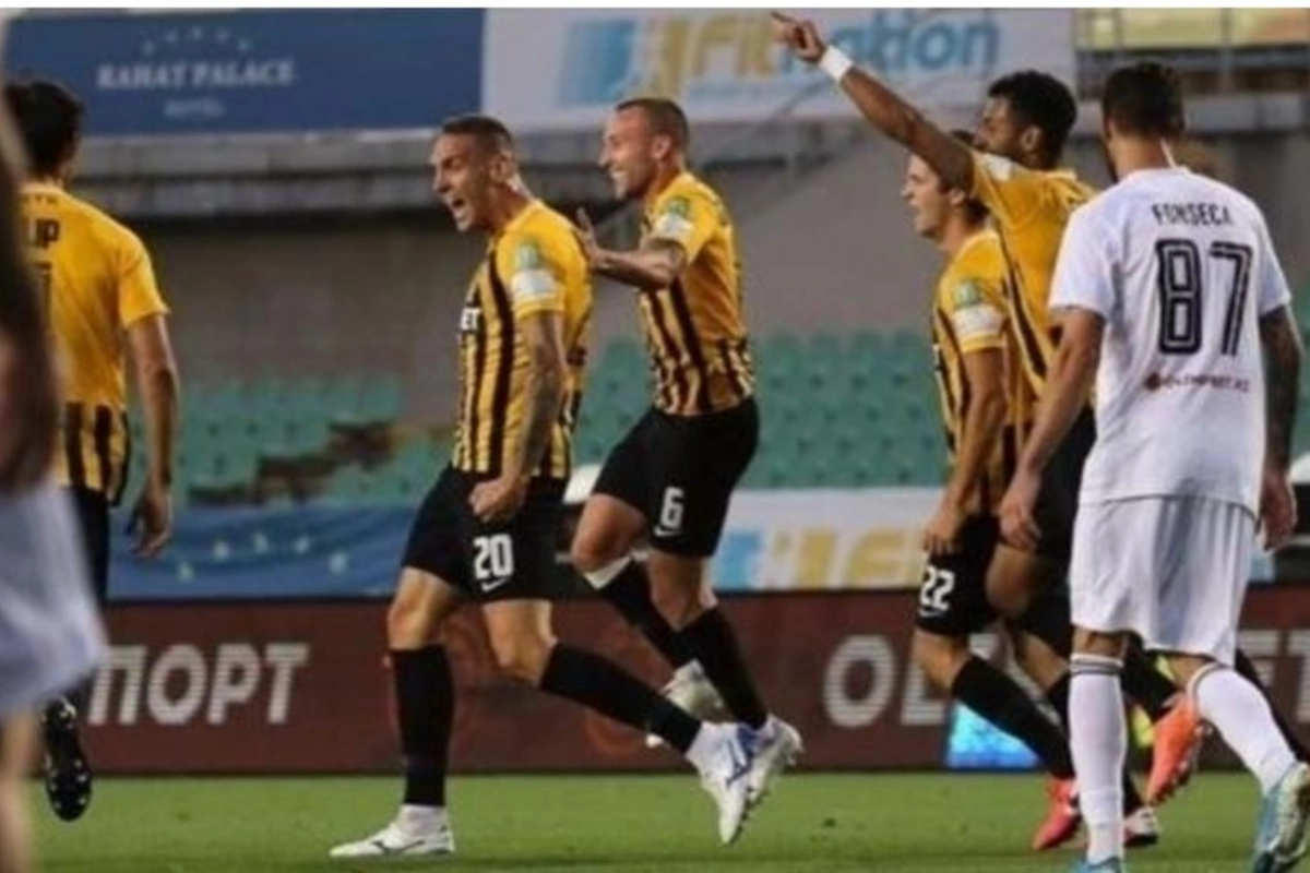Kayratın futbolçusu Qarabağla oyundan əvvəl sıraya döndü