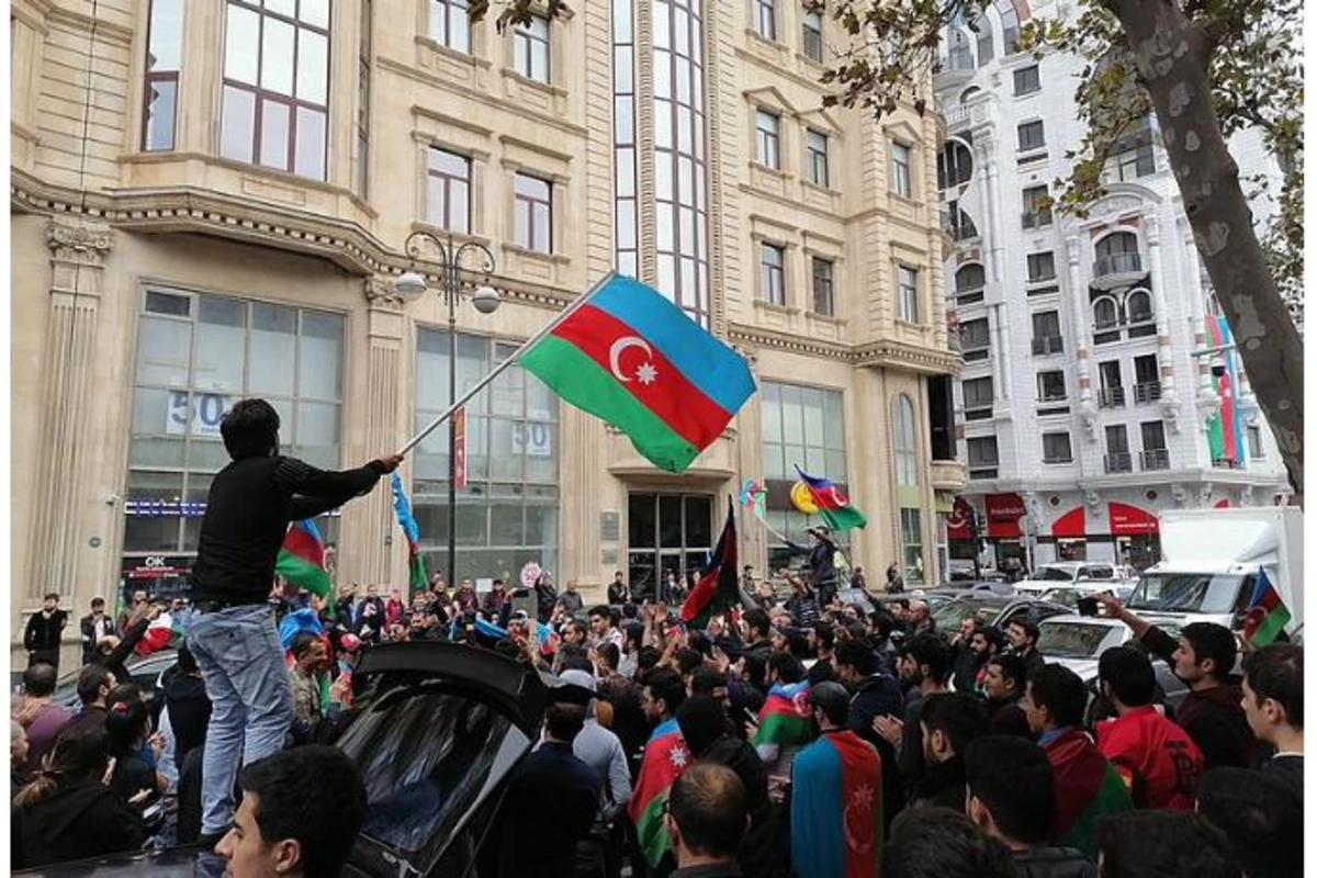 Xalqımız Müstəqilliyin Bərpası Gününü fərqli sevinclə qeyd edir
