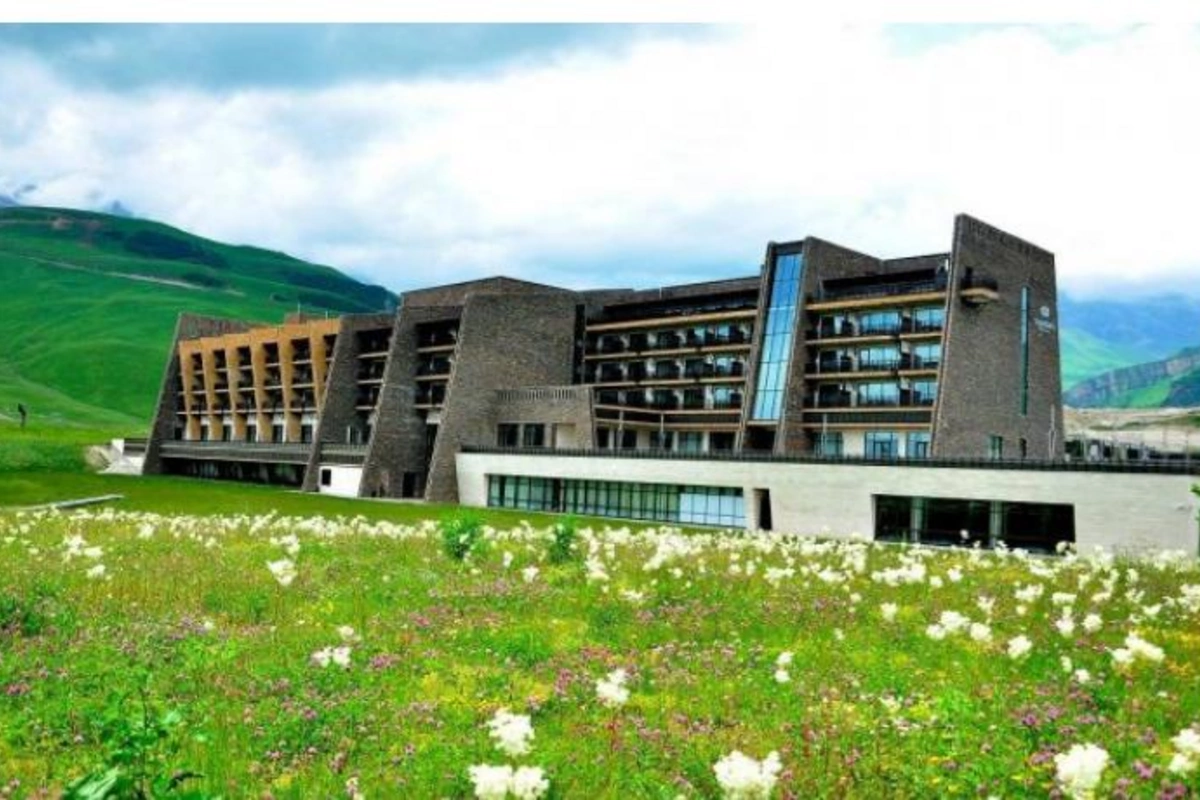 İsveçrədən Bakıya gedən azərbaycanlı ailə gileylənir ki, dəhşətli dərəcədə bahaçılıqdır...