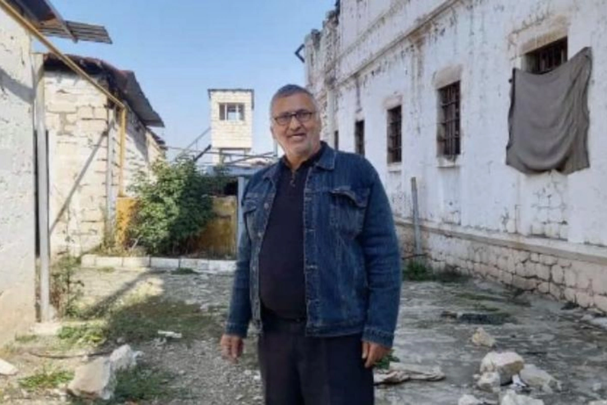 Dilqəm Əsgərov 5 il 7 ay saxlanıldığı Şuşa türməsində — FOTOLAR