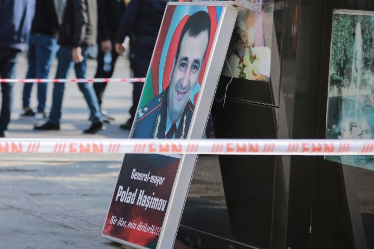 Polad Həşimovun plakatını yanğından xilas edən şəxs: Elə bil Allah mənə güc verdi — VİDEO