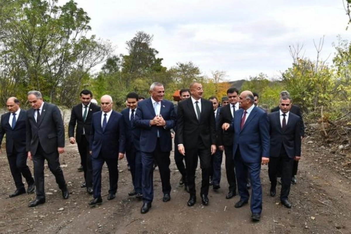 Prezident: Yürüşdə aparılan portretlər mənim göstərişimlə gözəl bir xatirə kimi şəhid ailələrinə təqdim edildi