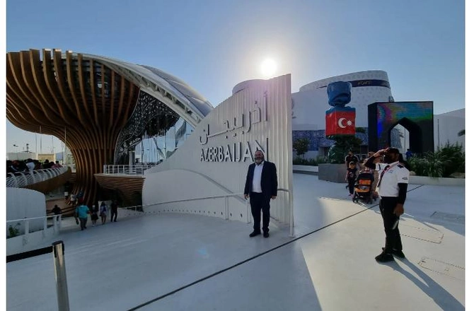 Yəhudilərin Baş ravvini Dubaydakı sərgidə Azərbaycan stendinin qarşısında — FOTO Yəhudilərin Baş ravvini Dubaydakı sərgidə Azərbaycan stendinin qarşısında — FOTO