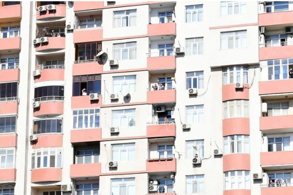 Evə köçdükləri gün eyvandan yıxılaraq öldü
