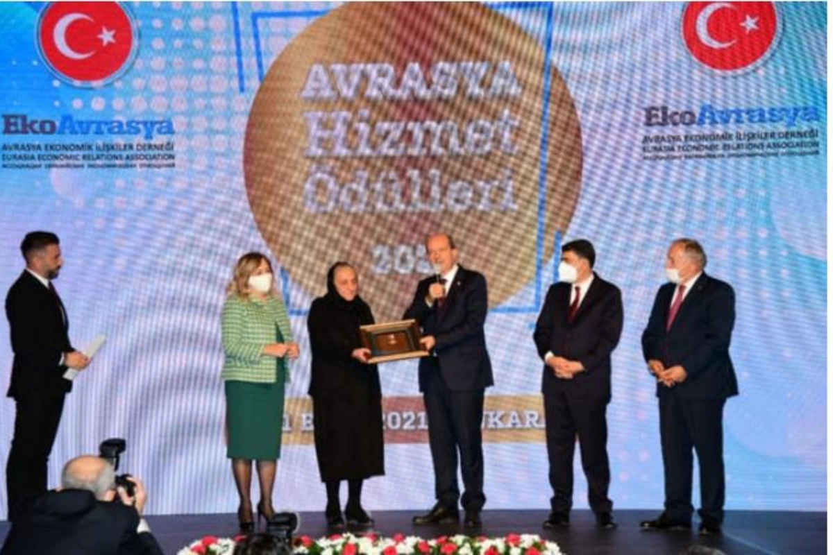 Türkiyədə Polad Həşimovun anasına mükafat təqdim olundu — FOTOLAR