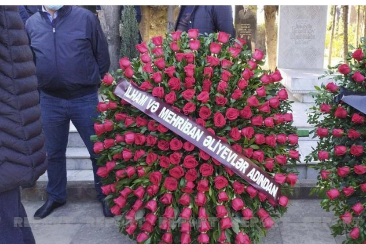 Prezident və birinci xanım Canəli Əkbərovun dəfn mərasiminə əklil göndərdi