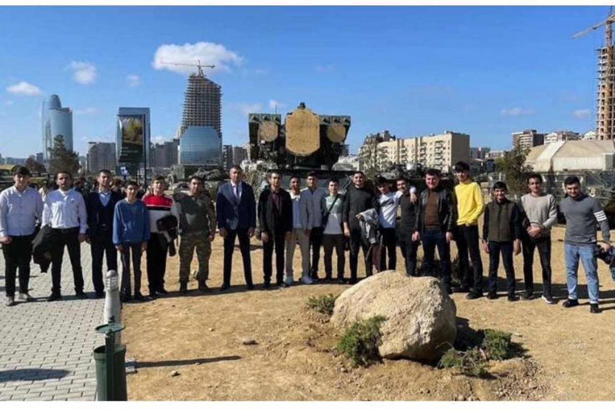 Salyan gəncləri “Hərbi Qənimətlər Parkı”nda və Fəxri xiyabanda oldular — FOTOLAR