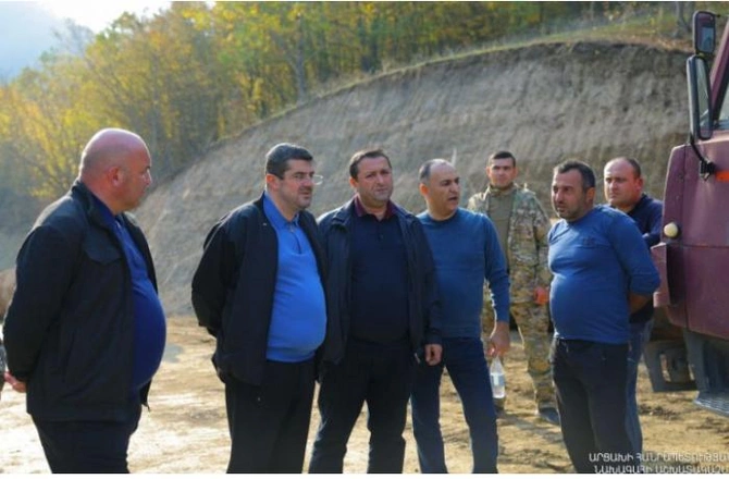 Araik Şuşanın Malıbəyli kəndində Hadrut erməniləri üçün bina tikintisinə baş çəkdi — FOTO Araik Şuşanın Malıbəyli kəndində Hadrut erməniləri üçün bina tikintisinə baş çəkdi — FOTO