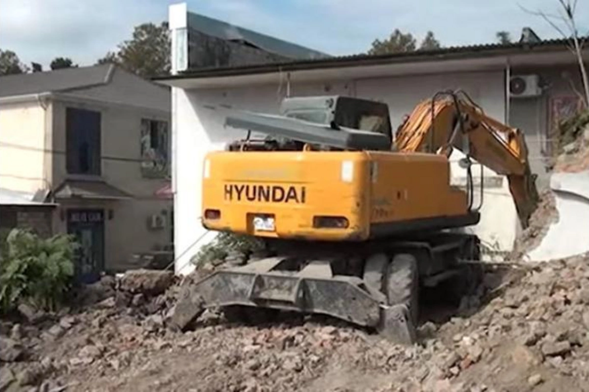 Ağdaşda tarixi hamam yerlə-yeksan edildi — VİDEO