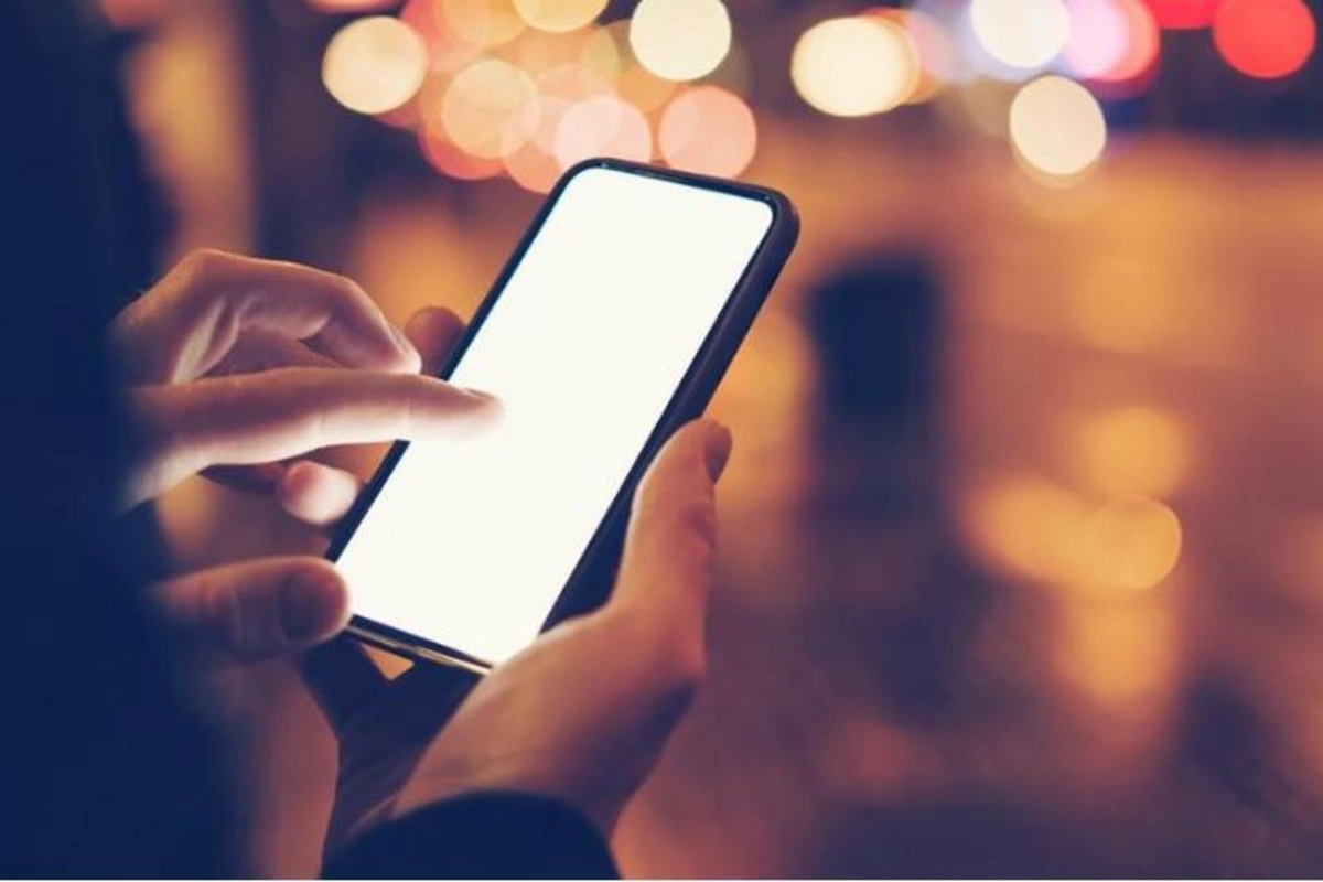 Gəlin qayınatasına öz telefonunu satdı və... — TƏFƏRRÜAT