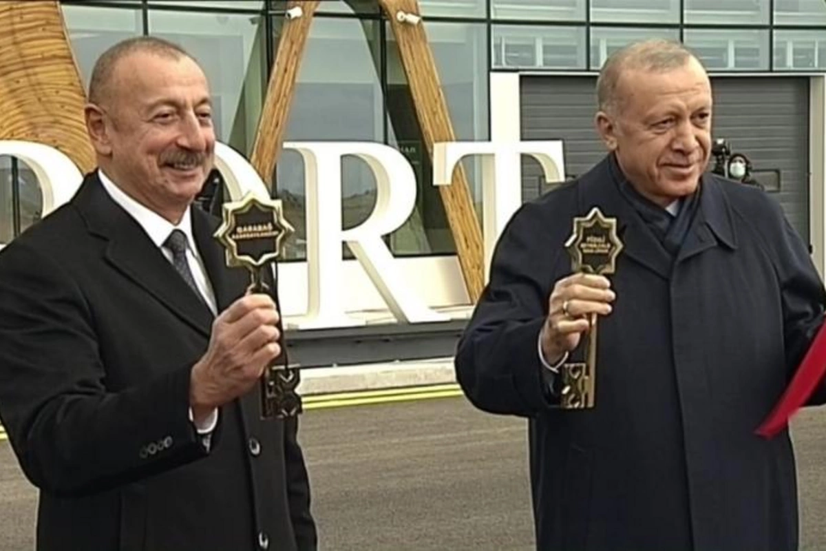 Qarabağın hava qapısının simvolik açarı İlham Əliyev və Rəcəb Tayyib Ərdoğana təqdim edildi