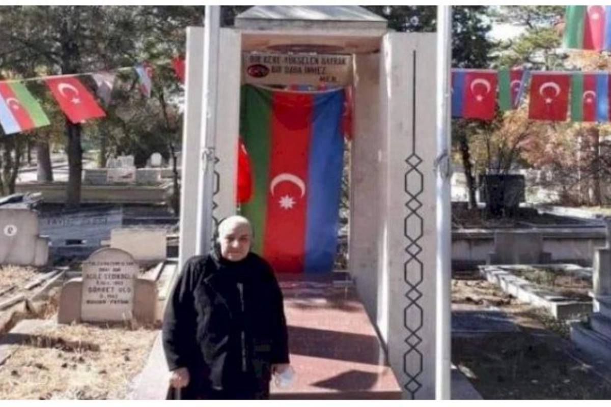 Polad Həşimovun anası Rəsulzadənin məzarını ziyarət etdi