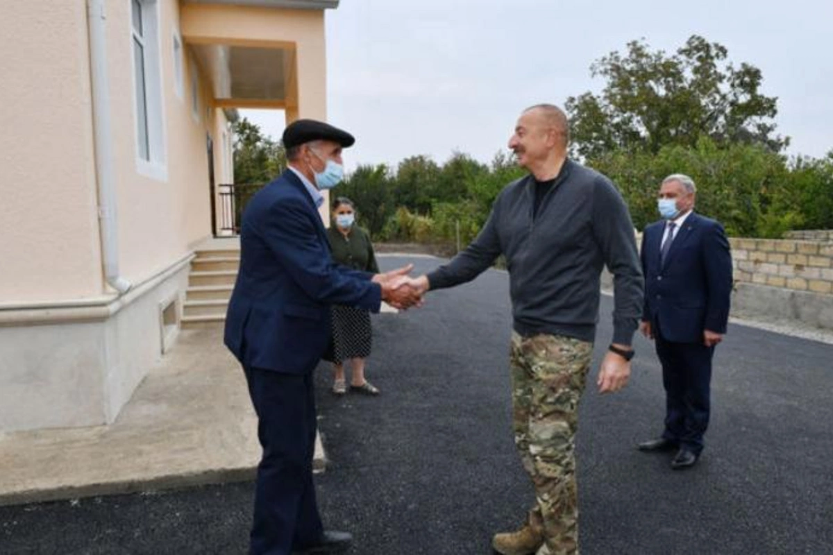 İlham Əliyev Tərtərdə düşmən raketi düşmüş evin yerində tikilən evlə tanış oldu