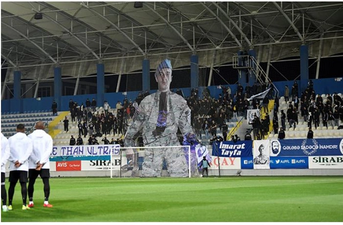 “Qarabağ” - “Neftçi” oyununda şəhidimizlə xoreoqrafiya — FOTO “Qarabağ” - “Neftçi” oyununda şəhidimizlə xoreoqrafiya — FOTO