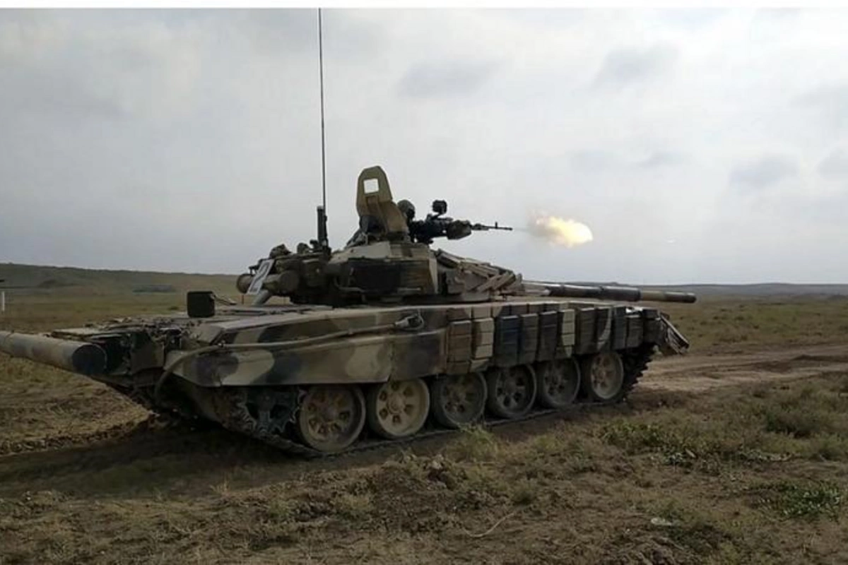 Azərbaycan Ordusunun tank bölmələri döyüş atışları icra etdi — VİDEO