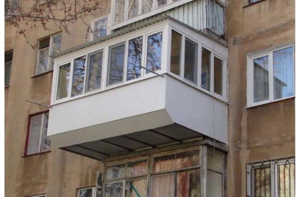 Bakıda tələbə qız eyvandan yıxılaraq ölüb