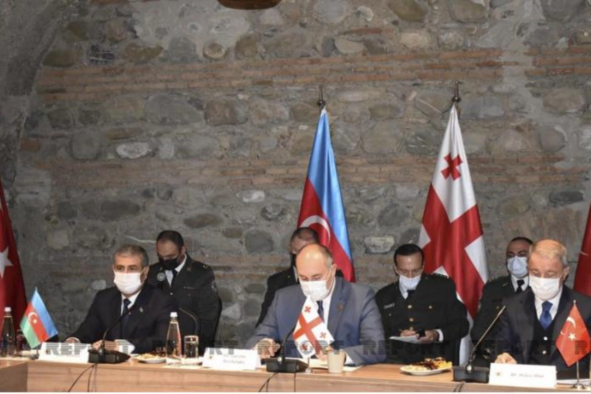 Azərbaycan, Türkiyə və Gürcüstan müdafiə nazirlərinin müzakirə etdikləri məsələlər açıqlandı — YENİLƏNİB