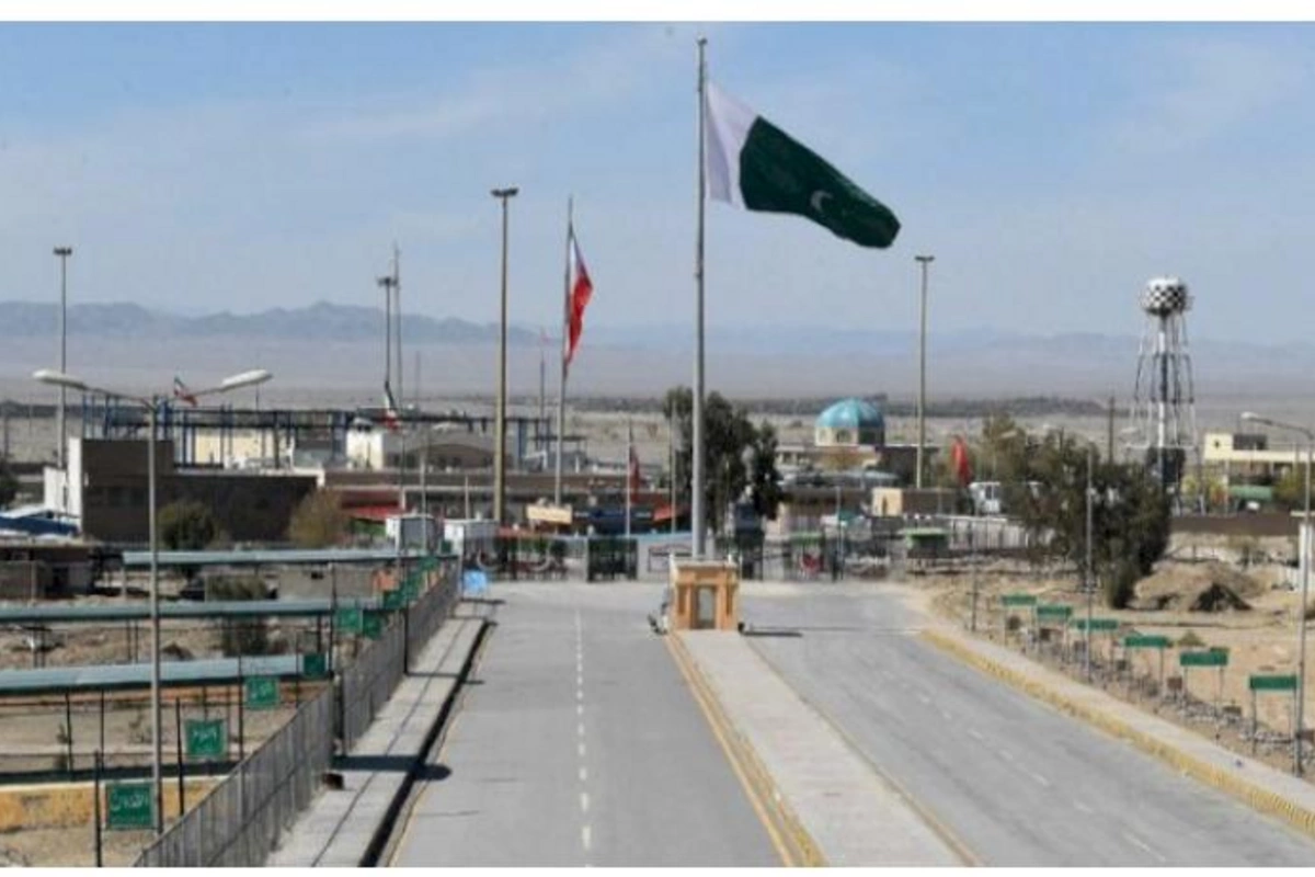 Pakistan İranla sərhəddə qoşun toplayır