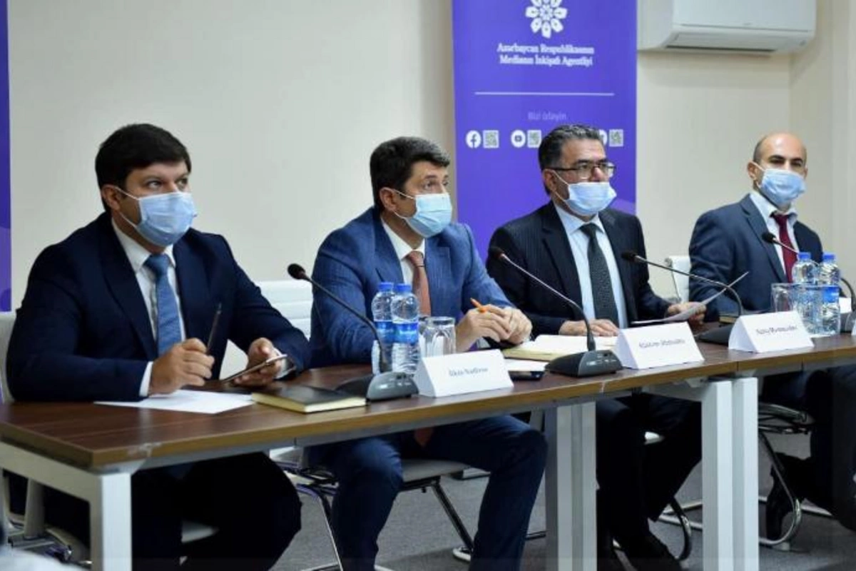 MEDİA-da regionlarda nəşr olunan qəzetlərin baş redaktorları ilə görüş keçirildi — FOTOLAR