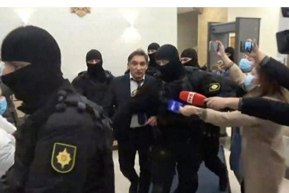Korrupsiyada ittiham edilən prokuror ev dustağı edilib