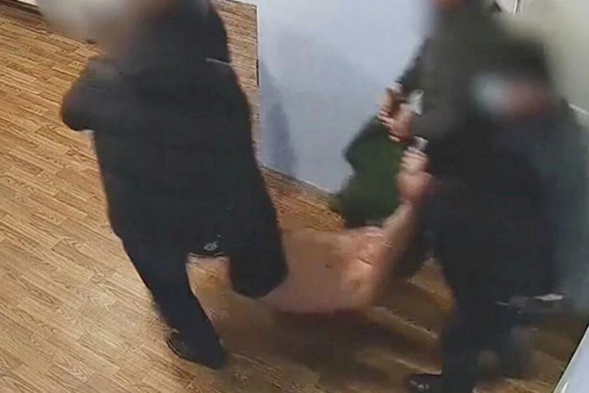 Saakaşvilinin xəstəxanaya məcbur aparılma anı — VİDEO