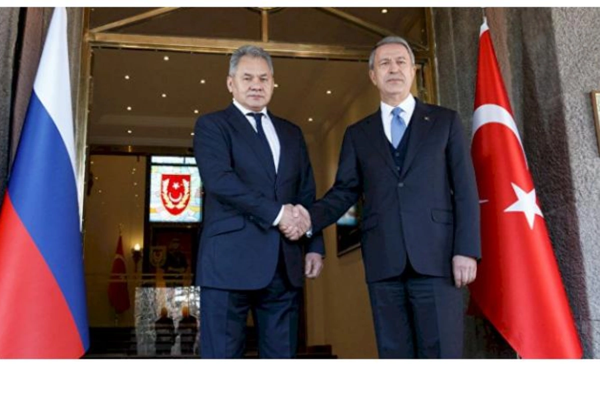 Akarla Şoyqu telefonla danışdı