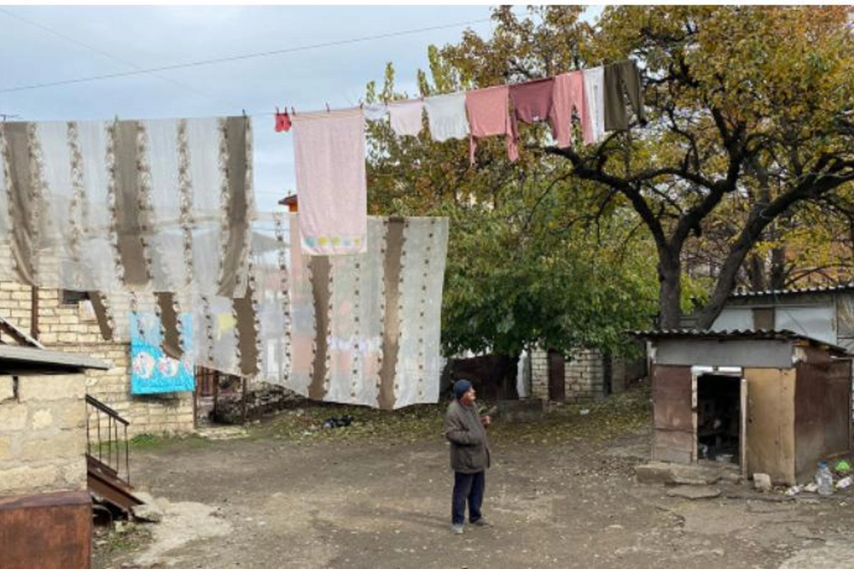 Suyu, torpağı qalmayan, Laçından keçən işığa möhtac Xankəndi...