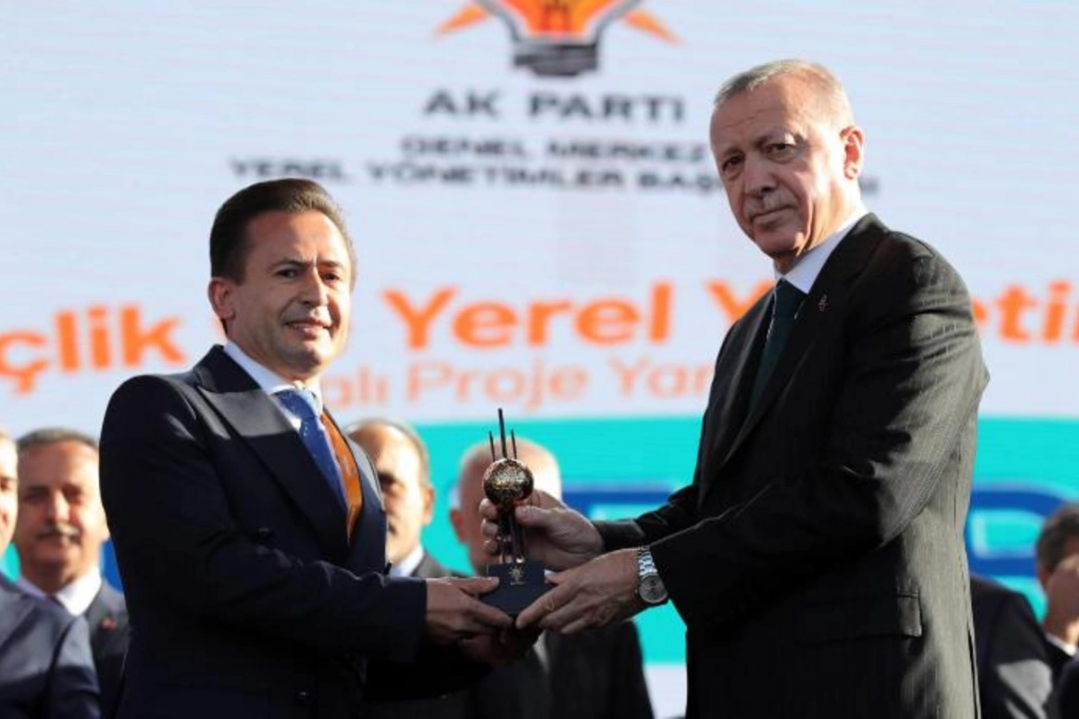Ərdoğan bələdiyyə sədrini mükafatlandırdı