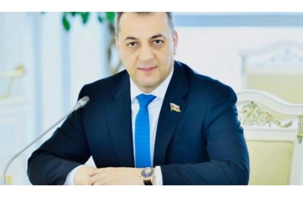 Karateçi-deputat niyə kirayə pulu alır?