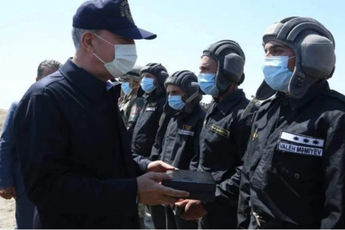 “Cibindəki şəklini hərbçi yoldaşına verib deyib ki...” — Hulusi Akarın təltif etdiyi tankçımız — VİDEO