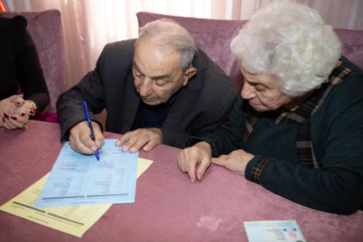 87 yaşlı kişiyə ərə gedən qadın: “20 ildir məni sevirdi”