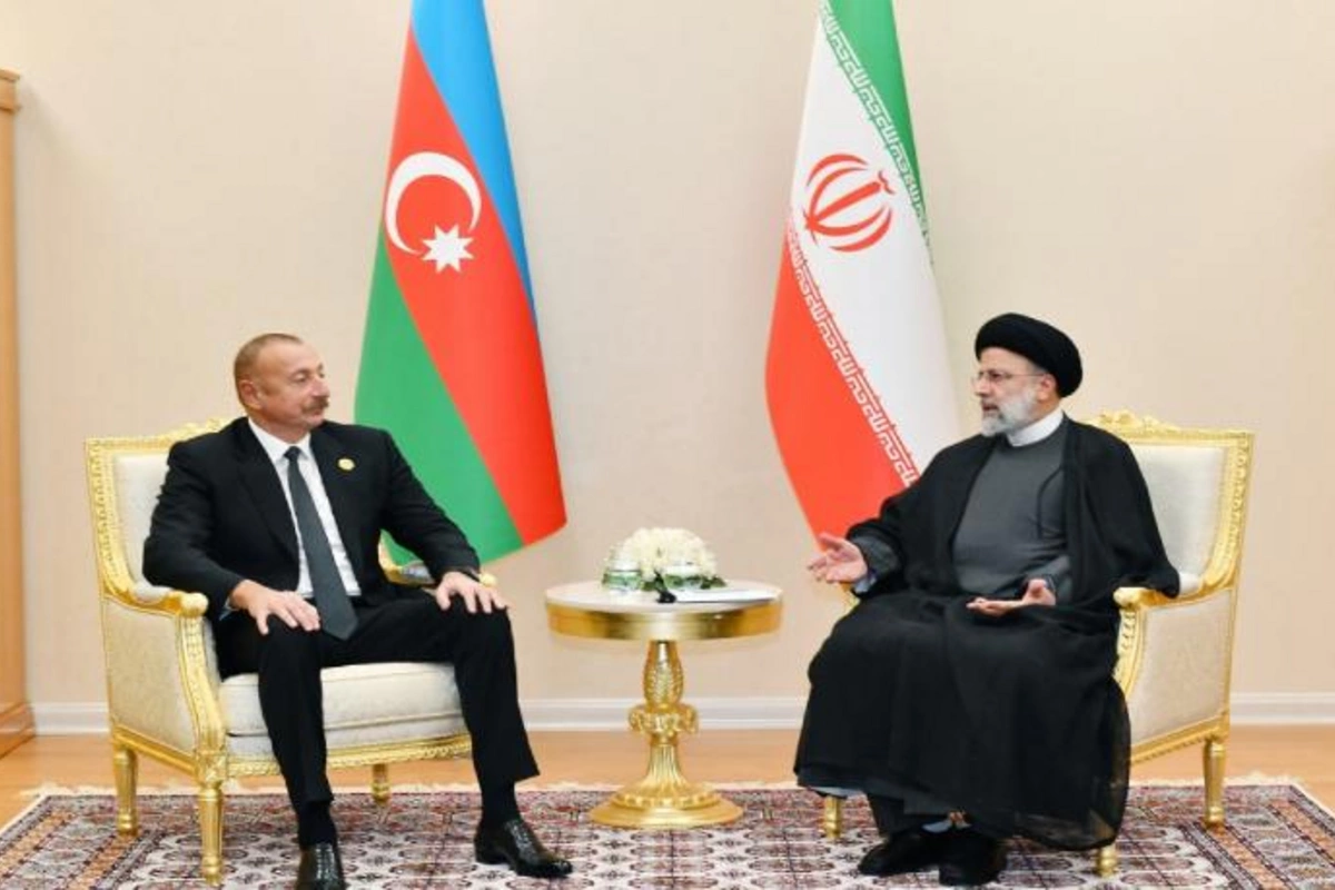 İlham Əliyev İran Prezidenti ilə görüşdü