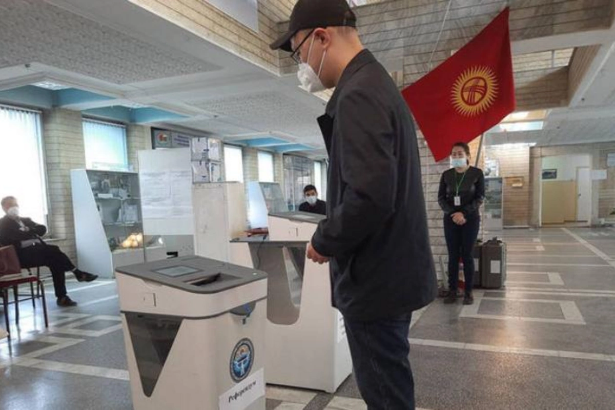 Qırğızıstanda parlament seçkiləri keçirilir