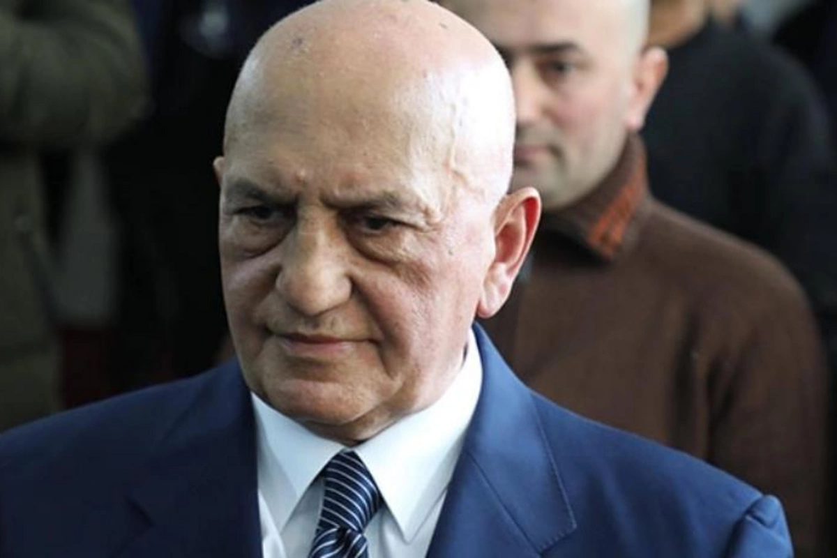 Əli İnsanova dəstək gəldi: “O, indi səmimidir… “