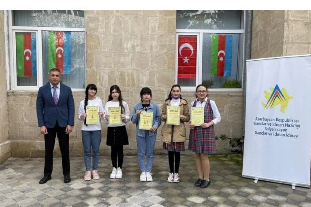 Salyanda Zəfər Gününə həsr edimiş inşa müsabiqəsi keçirildi — FOTOLAR