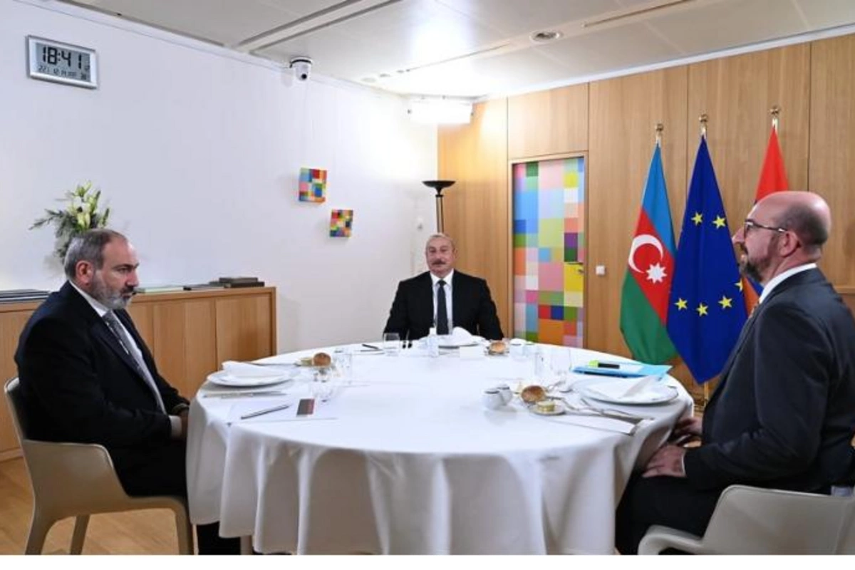 Azərbaycan, Ermənistan və Aİ Şurası liderlərinin görüşü başladı