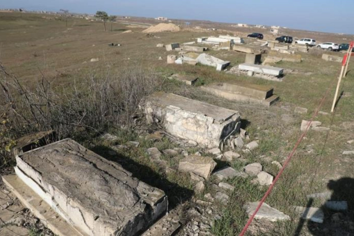 Azərbaycan qəbiristanlıqların dağıdılması ilə bağlı beynəlxalq təşkilatlara hesabat təqdim edəcək — FOTOLAR
