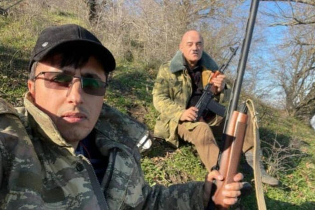Azərbaycanda vəzifəli şəxslərin silahla fotosu ilə bağlı rəsmi açıqlamalar