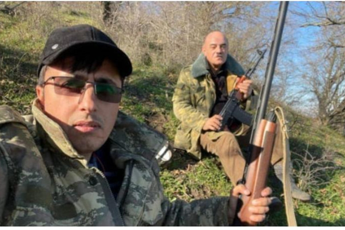 Silahla fotosu yayılan nazirlik əməkdaşı işdən çıxarıldı — Rəsmi