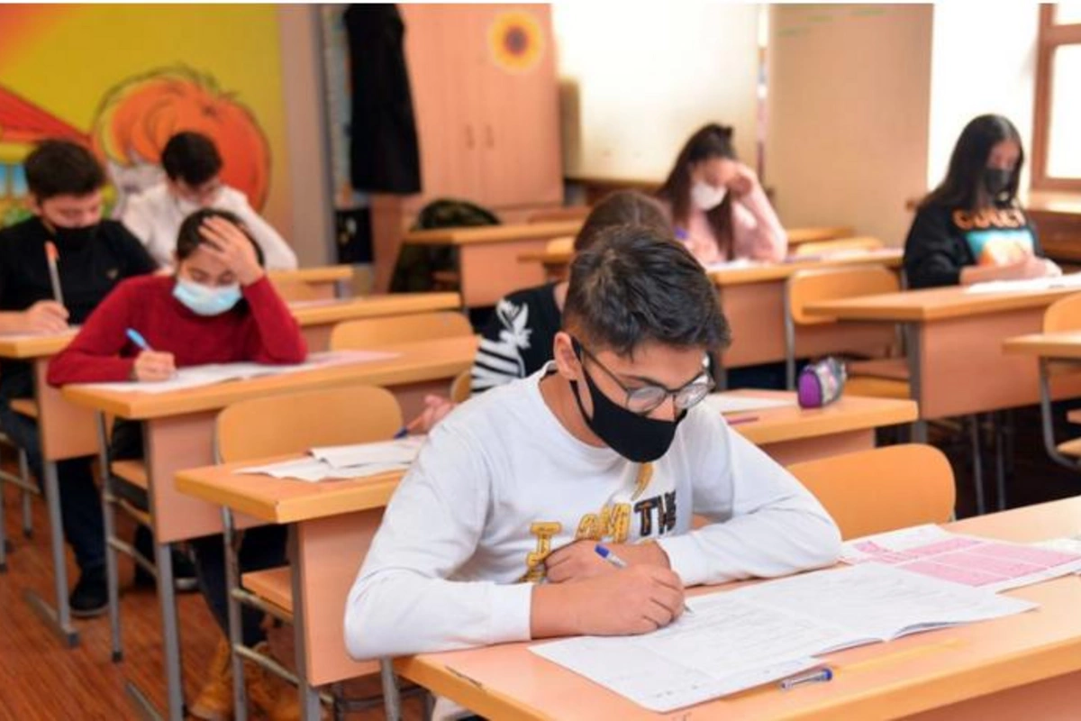 Bakıda məktəbi fərqlənmə attestatı ilə bitirən şagirdlərin sayı açıqlandı