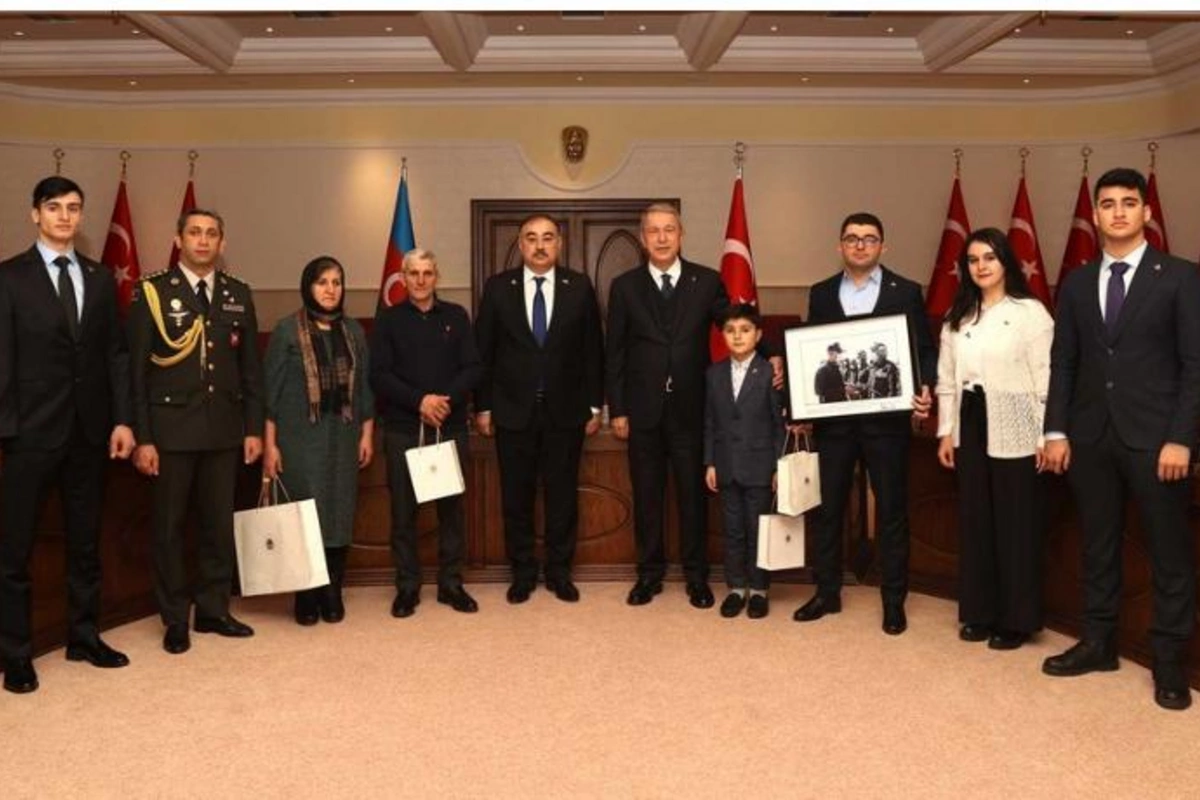 Hulusi Akar şəhid Valeh Məmiyevin ailə üzvləri ilə görüşdü — FOTOLAR