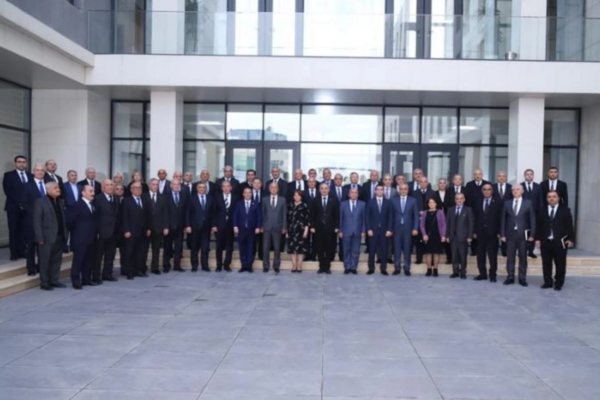 Baş prokuror veteran və pensiyaya çıxmış prokurorluq əməkdaşları ilə görüşdü — FOTOLAR
