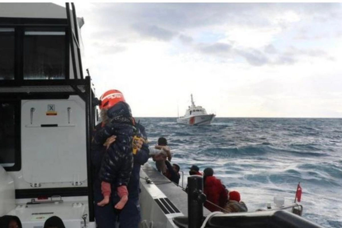Türkiyə sahillərində miqrant qayığı batdı — Ölənlər var
