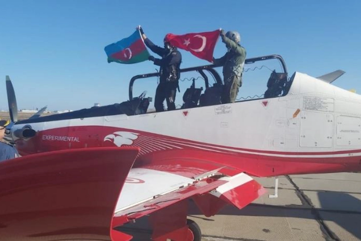 Azərbaycan Türkiyədən yeni hərbi təyyarə aldı — FOTOLAR
