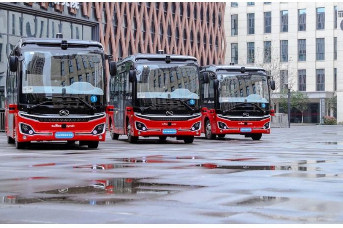 Çində sürücüsüz avtobuslar istifadəyə verilib
