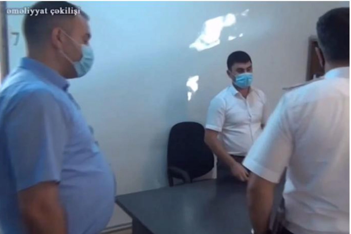 Rüşvət alarkən saxlanılan məmurlara hökm oxundu — VİDEO